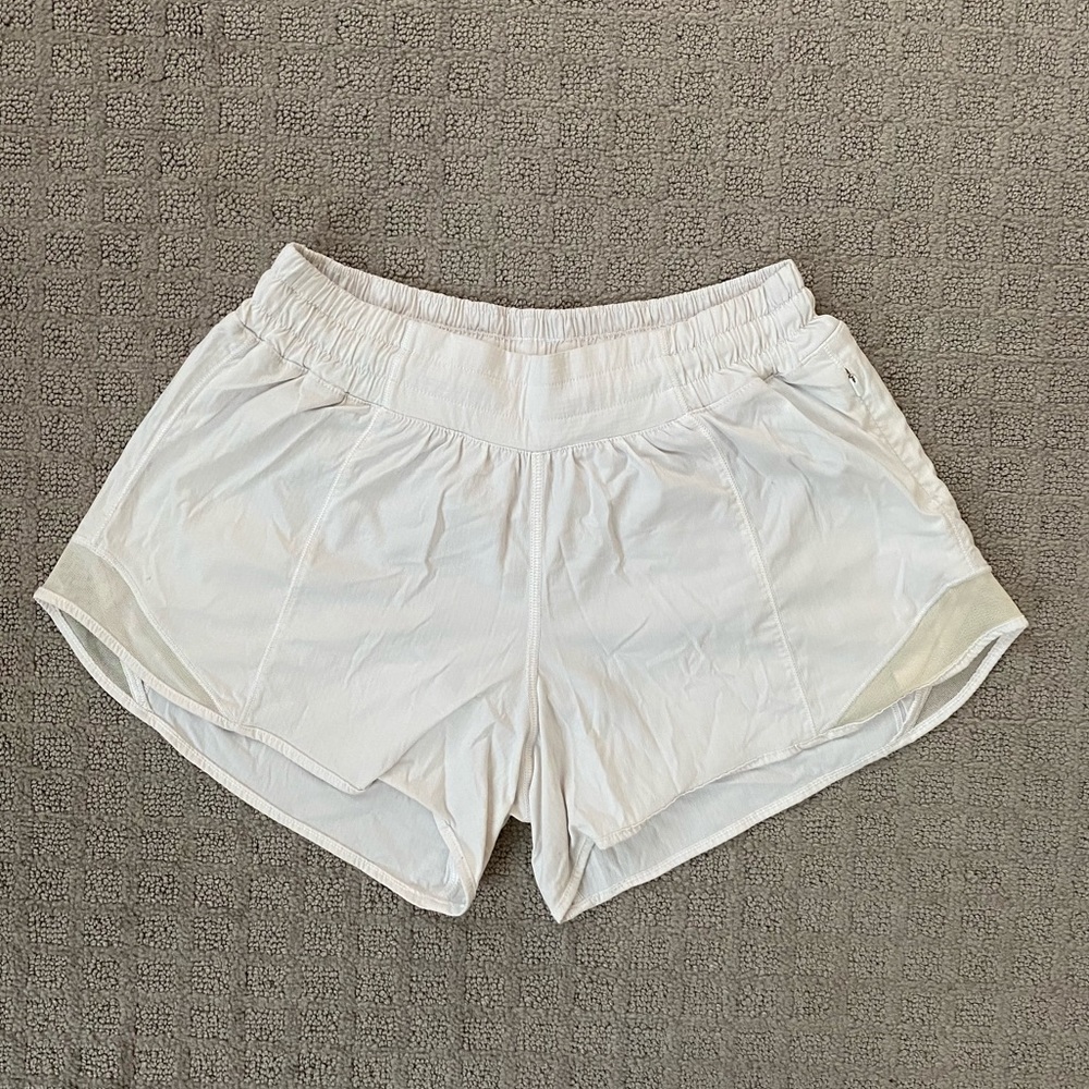 Lululemon shorty Hot Low Rise Short 2.5”